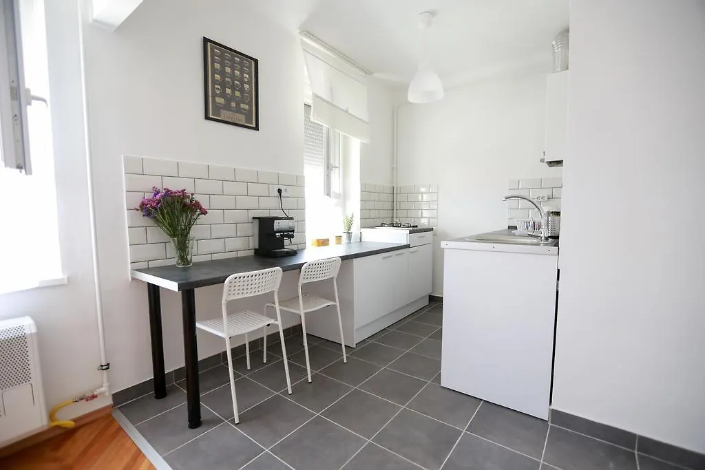 Gólya Apartment Eğri Konukevi